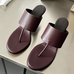 Sandalias de Verano para <span class=keywords><strong>Mujer</strong></span>, Estilo ROW, <span class=keywords><strong>Chanclas</strong></span> con Parte Superior de Cuero, Tacón Alto, Pantuflas con Logotipo Personalizado, Sandalias Minimalistas de Una Sola Tira para la Playa - Product Image 2