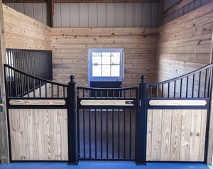 Porte battante personnalisée à cadre métallique, stalles pour chevaux, écurie en bambou avec planche à roulettes, bâtiment et grange - Product Image 1