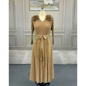 เดรสพลีทสีพื้นคอวี แขนพอง สไตล์หรูหรา ไซส์พลัส สำหรับผู้หญิง แบรนด์ <span class=keywords><strong>Miyaki</strong></span> เหมาะสำหรับใส่ลำลองและใส่ในชีวิตประจำวัน - Product Image 5