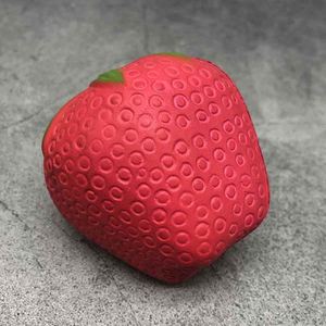 Cadeaux personnalisés avec logo, balles anti-stress en mousse PU écologiques en forme de fraise - Product Image 3