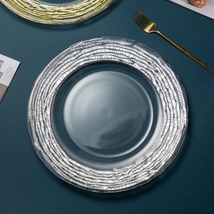 Modernos Platos de Presentación de Cristal de 13 Pulgadas con Borde Ondulado, Transparentes con Borde Dorado/Plateado, Vajilla Redonda Texturizada para Bodas y Hoteles - Product Image 2