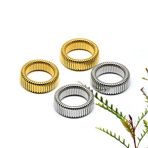 Anillo Elástico Ancho de Banda Ancha |   Anillo Ajustable Minimalista de Acero Inoxidable Chapado en Oro de 18K para Hombre y Mujer - Product Image 4