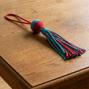 Frange décorative à pompons noués rouge et vert sarcelle pour sac ou usage domestique - Product Image 1