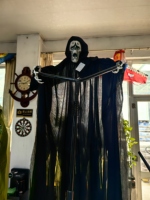 Décoration d'Halloween en gros : Fantôme hurlant, squelette, sorcière, épouvantail, maison hantée, ornements de la Mort, outils pour fête
