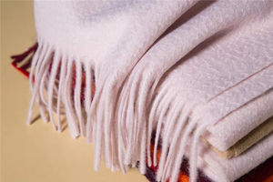 Bufanda de Cachemira Premium Personalizada al por Mayor, Cálida y Elegante para Uso Diario e Informal - Product Image 4