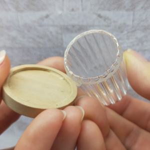 Cúpula de Cristal Transparente en Miniatura con Base de Madera para Decoración - Product Image 2