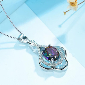 Collana con Ciondolo in Pizzo per Donne, Elegante Gioiello per Abiti da Sera e da Sposa - Product Image 3