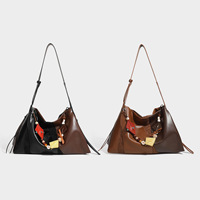 Sac fourre-tout color-block de conception de niche, Nouveauté 2026, léger, de luxe, grande capacité, pour les trajets quotidiens, avec fermeture éclair, porté épaule ou croisé