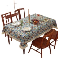 Grande nappe florale en polyester tissé avec pompons, motif floral vintage aux tons foncés, imperméable, résistante à l'huile, nettoyage facile, style américain