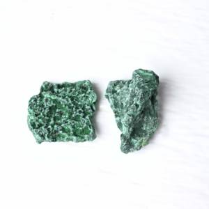 หินมาลาไคต์ธรรมชาติ คริสตัลสีเขียว ตัวอย่างแร่ธาตุ หินบำบัด สำหรับสะสม ตกแต่งบ้าน และทำเครื่องประดับ DIY - Product Image 3