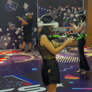 معدات الواقع الافتراضي التجاري التفاعلي 9D متعدد اللاعبين مع حركة حرة، مصنوعة من الألياف الزجاجية، لألعاب الواقع الافتراضي/المعزز/المختلط، ساحة إطلاق نار واسعة للواقع الافتراضي - Product Image 1