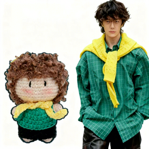 Porte-clés en crochet Wang Yibo - Style Semaine de la Mode de <span class=keywords><strong>Paris</strong></span>, Cadeau de collection amigurumi fait main, poupée en crochet de célébrité - Product Image 2