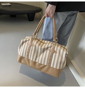 Sac fourre-tout de voyage en toile à rayures pour femmes Sac de voyage à bandoulière de grande capacité Sac de sport de nuit avec poignée en cuir - Product Image 6