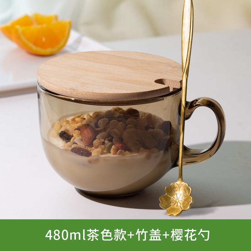 Tasse à lait marron, cuillère en fleurs de cerisier, couvercle en bambou