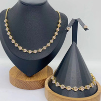 Ensemble de bijoux tendance en acier inoxydable plaqué or 18 carats avec zircon en forme de cœur, collier, bracelet et boucles d'oreilles pour femme - Cadeau pour fête