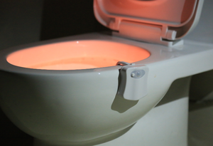 EGH Modern Indoor LED Smart Toiletten sitz 8 Farben Nachtlicht ABS Material Schüssel Leucht batterie Weiß Bad Sensor Steuerung - Product Image 3