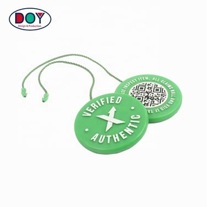 May Con Dấu Tags Maker Tùy Chỉnh 3D Dập Nổi Tên Thương Hiệu Logo Nhựa Treo Thẻ Chuỗi Khóa Cho Giày Dép - Product Image 2
