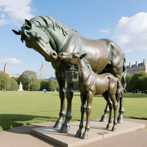 Sculture in Bronzo Personalizzate di Alta Qualità per Giardino Esterno: Madre e Figlio Cavallo - Product Image 1