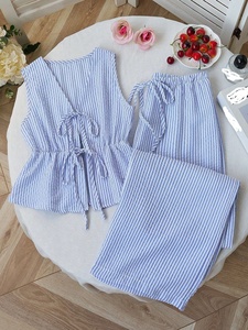 ชุดเซ็ต 2 ชิ้น เสื้อแขนกุดลายทางผูกเชือกและกางเกงขายาว สไตล์แฟชั่นฤดูร้อนสุดเซ็กซี่สำหรับใส่เดินเที่ยว - Product Image 1