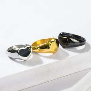 Dainty oro placcato 18K anello a cuore impermeabile da uomo in acciaio inossidabile gioielli con Logo personalizzato