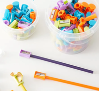 Taille-crayon manuel à prix d'usine, mini taille-crayon portable en plastique personnalisé pour crayons de couleur standard, fournitures de bureau pour étudiants