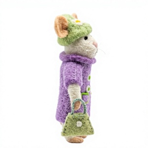 Poupées de souris tricotées à la main, écologiques, avec manteaux violets et chapeaux verts, style traditionnel, décoration murale de Noël pour l'intérieur - Product Image 3