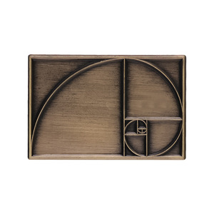 Spilla Geometrica Creativa in Lega Dipinta con Numeri di Fibonacci e Proporzione Aurea, Accessorio Unisex per Zaino, Regalo - Product Image 5