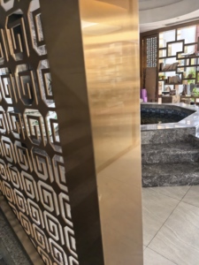 Divisorio Moderno Retrò in Acciaio Inossidabile, Schermo Decorativo di Lusso per Interni di Ristoranti - Product Image 4