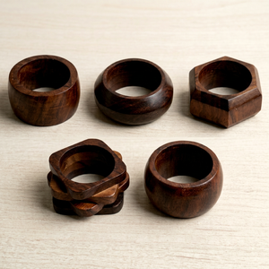 Anneaux de serviette en bois, forme géométrique, 4,5 cm de large, décoration de table moderne, design durable pour mariage - Product Image 1