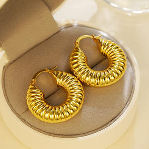 Pendientes de aro de oro blanco E3934, joyería de moda para mujer, pendientes chapados en plata y oro para uso diario. - Product Image 5