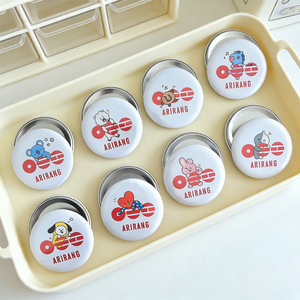 Badge en métal <span class=keywords><strong>du</strong></span> tournée mondiale Arirang des Bangtan Boys 2026, broche de <span class=keywords><strong>dessin</strong></span> <span class=keywords><strong>animé</strong></span> BT21, souvenir pour fans |   Badge personnalisé pressé à la main - Product Image 1