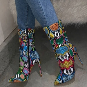 Bottes pour femmes à talon haut mi-mollet en PU, motif léopard multicolore, bout pointu, fermeture éclair latérale, grande taille 47, sexy et tendance - Product Image 2