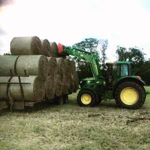 מכבש חציר עגול 44 אינץ' 3280 רגל בעל חוזק גבוה עם רשת עטיפה מפלסטיק פוליאתילן, רשת עטיפה לפלטות, רשת עטיפה חקלאית לחציר - Product Image 1