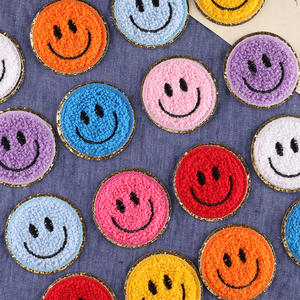 Faccine personalizzate con sorriso in ferro e sorriso felice su Patch ricamate con ricami in ciniglia con paillettes - Product Image 1