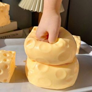 Jouet Squishy Géant en TPR en forme de Fromage, en plastique souple, sensoriel, amusant, à remontée lente, type Hamburger Mochi, pour cadeaux de fête - Product Image 4