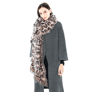 Venta al por mayor caliente largo impresión chal estola de punto larga leopardo bufanda - Product Image 1