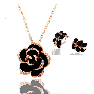 Set di gioielli <span class=keywords><strong>da</strong></span> donna di moda in tre <span class=keywords><strong>pezzi</strong></span> placcato in lega rame nero rosa <span class=keywords><strong>otto</strong></span> petalo camelia orecchini anello di fidanzamento di nozze - Product Image 1