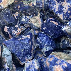 Hochwertige natürliche Kristall-Roh quarz-Blau-Sodalith-Rohstein-Mineralproben - Product Image 2