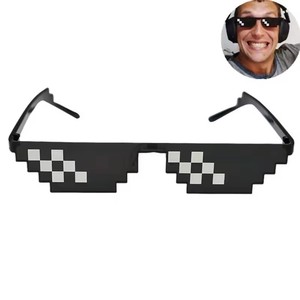 Set di IT Occhiali a Mosaico 8 Bit, Occhiali da Sole Pixel per Uomo, Accessorio per Feste Cosplay, Popolari in Tutto il <span class=keywords><strong>Mondo</strong></span> - Product Image 1