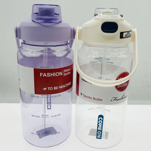 Bouteille d'eau en plastique de <span class=keywords><strong>2</strong></span> <span class=keywords><strong>litres</strong></span>, durable, anti-fuite, sans BPA, pour enfants, pour le sport, la randonnée, la gym, le travail, les voyages, l'école, vente en gros - Product Image 1