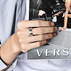 Anillo de titanio con diseño minimalista y hueco de 6 mm de ancho, el más vendido transfronterizo, joyería de pareja moderna y versátil para hombres y mujeres. - Product Image 2