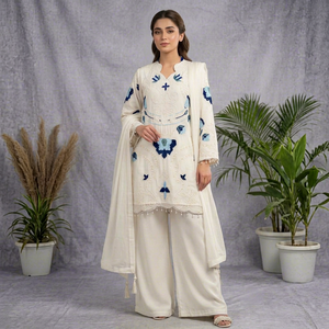 Conjunto Indio-Pakistaní con Bordado Floral Blanco, Blusa con Borlas de Encaje, Dupatta, Pantalones Anchos, Ropa para Bodas y Fiestas - Product Image 1