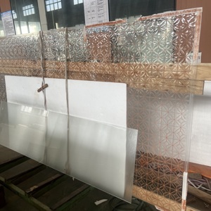Verre décoratif de sécurité trempé à motif géométrique personnalisé, gaufré et fusionné à chaud, pour la décoration de cloisons intérieures - Product Image 4