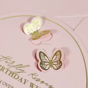 Oval-Rot-Pink-Papier in Goldfolie Schrift Schmetterling Geburtstag Quinceanera-Einladungen mit leeren Umschlägen