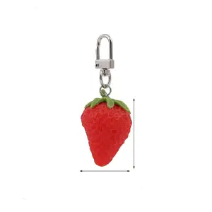 逼真的仿橙色草莓钥匙圈INS可爱女包配件草莓食品钥匙扣3D水果钥匙扣