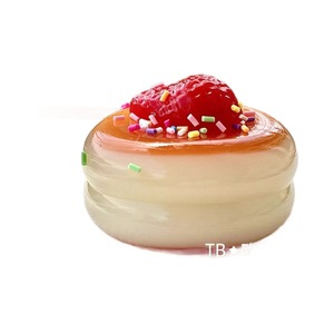 Juguete Antiestrés de Material PU con Forma de Pastel de Mousse de Fresa Imitación Soufflé - Product Image 5