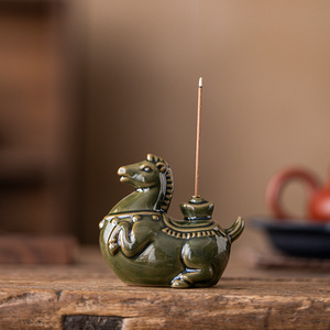 Caballo de cerámica de la dinastía Tang, color celadón, decoración creativa para mesa de té, soporte para varillas de incienso, regalo - Product Image 1