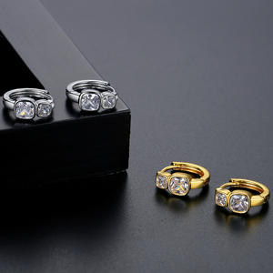 Aros Minimalistas Brillantes Chapados en Oro y Plata con Incrustaciones de Circonita Cuadrada, Pequeños Aros de Moda para Uso Diario, Joyería de Moda - Product Image 6