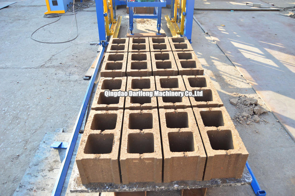 QT8-15 High Capacity Concrete Block Making Machine 8 Mould 4 Vibration ...