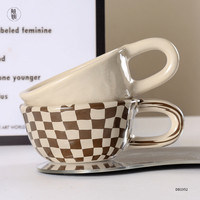 Tasses à café créatives nordiques, logo personnalisé imprimé, fabrication artisanale, mug en céramique rustique en gros, motif à carreaux